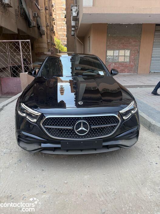 أحدث طراز من مرسيدس E200 موديل 2025، لتضمن لنفسك أو لضيوفك أعلى مستويات الفخامة والراحة والأناقة في