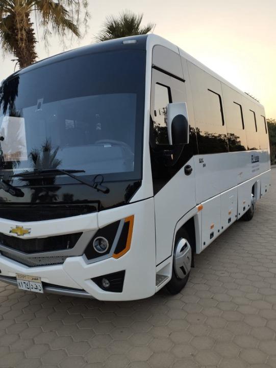 احجز الآن أتوبيس شيفروليه 33 راكباً لرحلتك القادمة، واستفد من حل النقل الجماعي الموثوق الذي يلبي احت