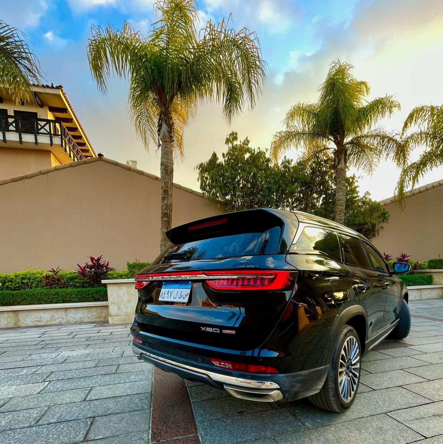 حديثة ومريحة تتسع لما يصل إلى 7 أفراد، وتوفر مساحة كافية للجميع مع الأمتعة