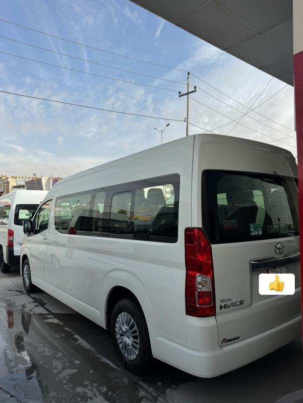 سعة 14 راكب مثالي لخدمات ليموزين المطار (للحقائب الكبيرة) ولجميع أنواع الرحلات الجماعية المتوسطة.