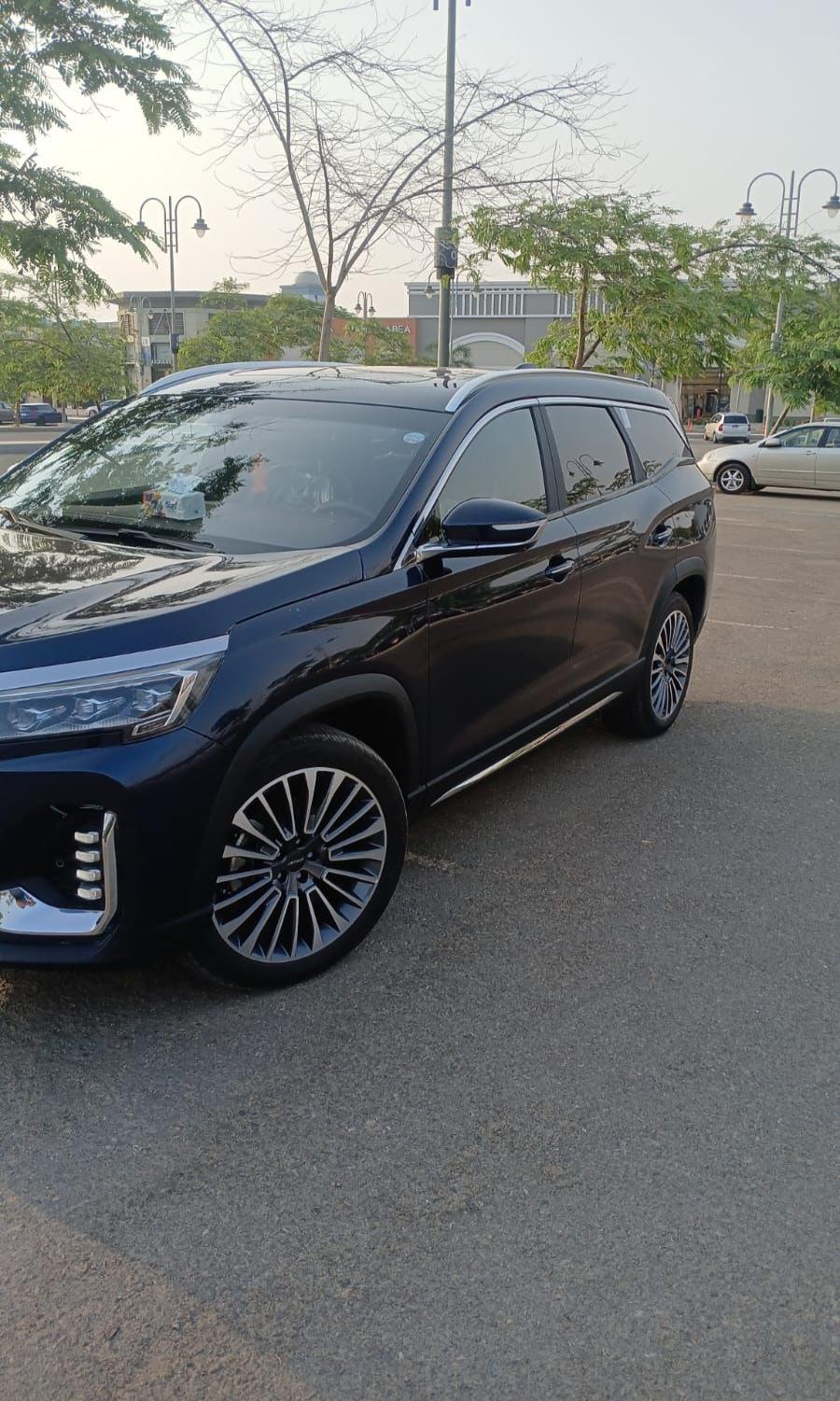 سيارة واسعة ومريحة (تتسع حتى 7 أفراد)، وتجمع بين فخامة الـ SUV العصرية والحل العملي للسفر والتنقلات