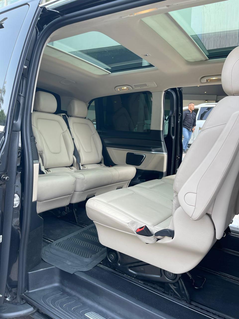 رحلة سفرك العائلية تتطلب أقصى درجات الرفاهية (تتسع عادة لـ 7 إلى 8 ركاب) مرسيدس فيانو