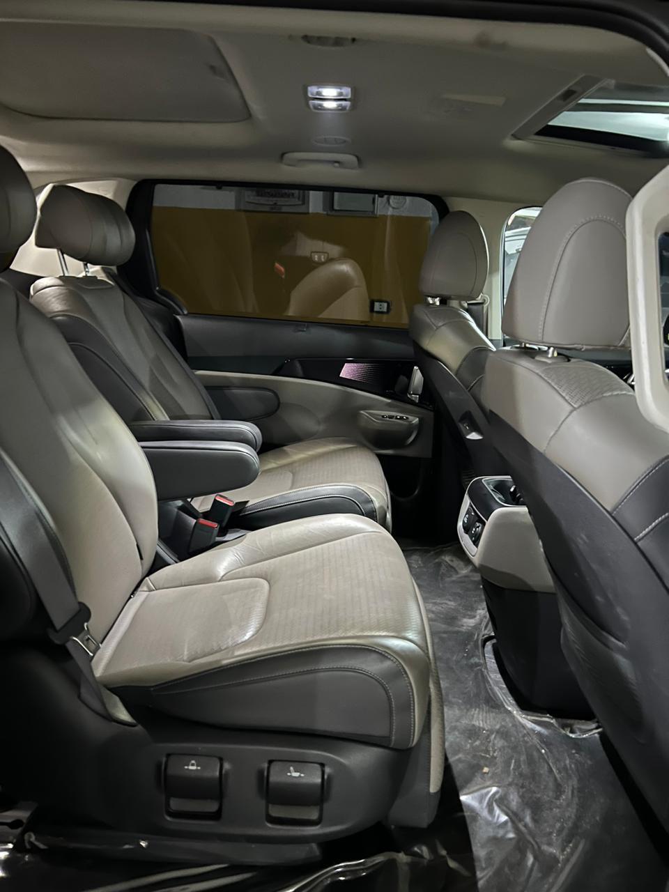 ايجار سياره كيا كرنفال 7 راكب بالسائق