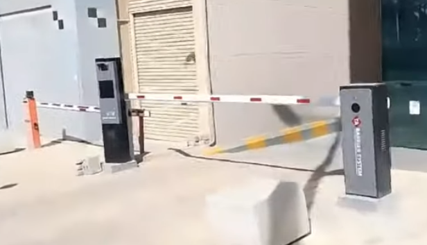 بوابات مرور سيارات بوابه مواقف امنية الكترونية  بوابات دخول و خروج سيارات barrier gates