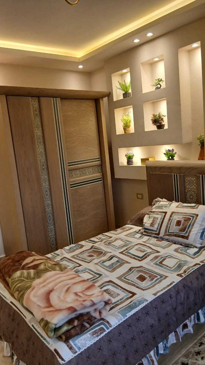 متاحه الان للايجار اليومى والشهرى بسعر مميز جدا شقه نظيفه جدا احمد عرابى الرئيسى