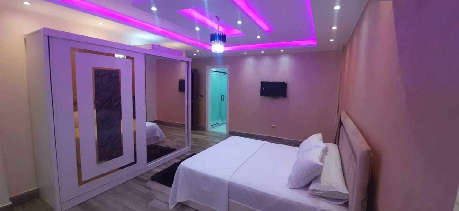 شقة للايجار اليومى  امام نادى الترسانه والزمالك بالمهندسين فرش فندقى وبه كل الكماليات بموقع مميز