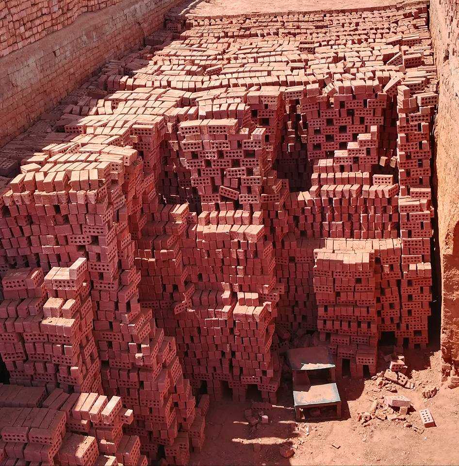 طوب طفلي احمر