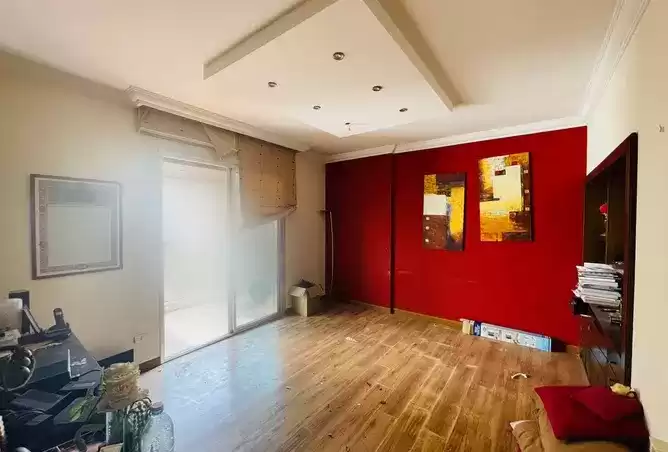 على بعد دقيقة من شارع مصدق بالقاهرة شقة مفروشة للايجار